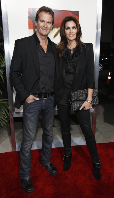 Clooney attends premiere of 'The Descendants'