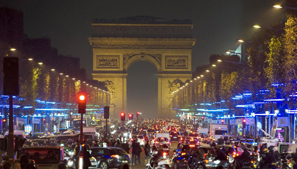 'Amelie' lights up Champs Elysees