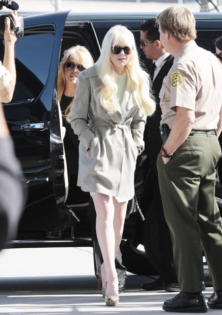 Lindsay Lohan attends probation hearing