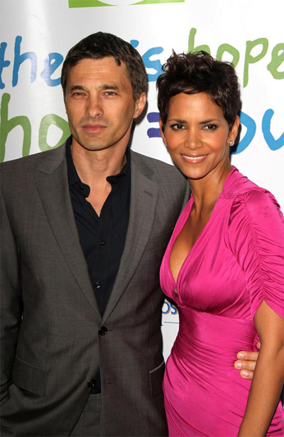 Halle Berry hits out at paparazzi