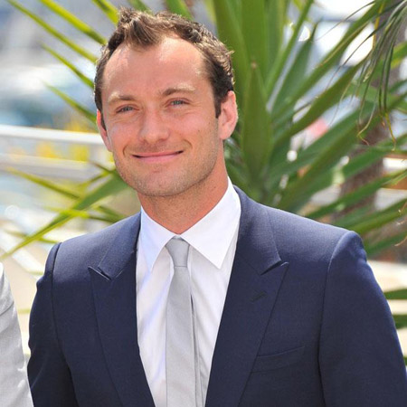 Jude Law to pass clothes onto kids