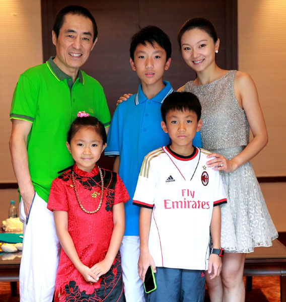 Director's wife posts family photo to take focus off rumors
