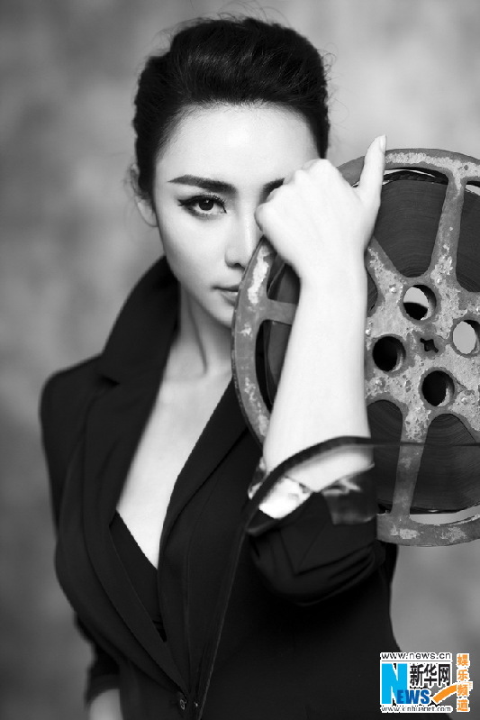 Liu Yan poses for fashion magazine