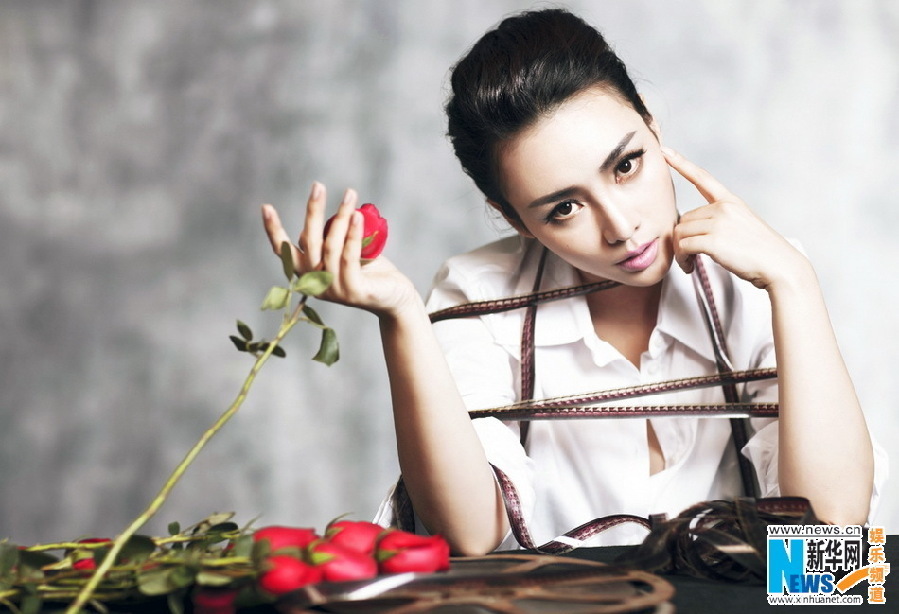 Liu Yan poses for fashion magazine