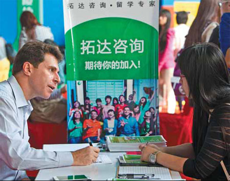More Chinese students return to find work after studying abroad