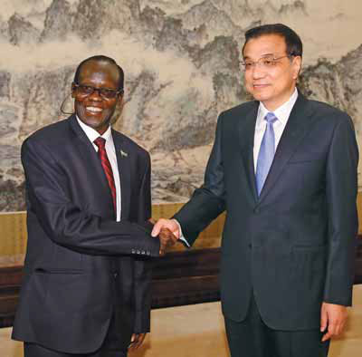 China offers cash, material aid to S. Sudan