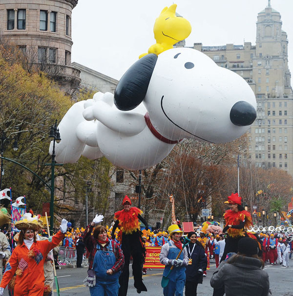 Chinese float gives joy at Macy's parade