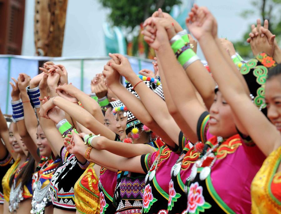 Int'l Tea Convention opens in Pu'er, SW China