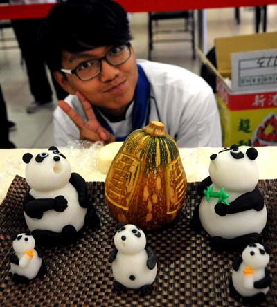 Fruit carving contest kicks off in China's Taiwan
