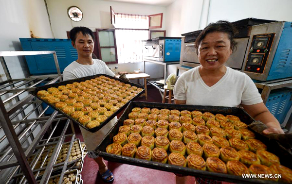 Handmade mooncakes in Changsha