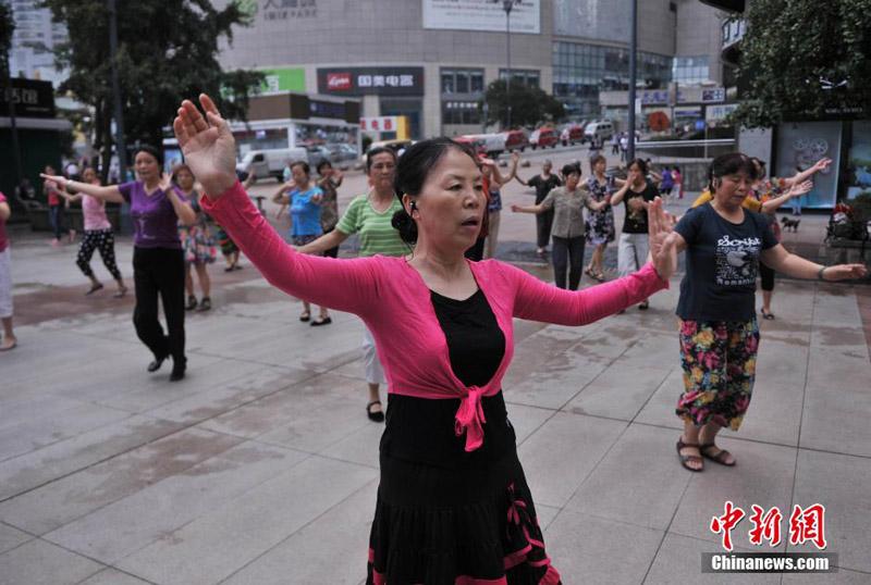 Chongqing takes spin at silent square dancing