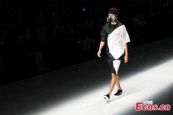 Fashion designers turn eyes to smog mask