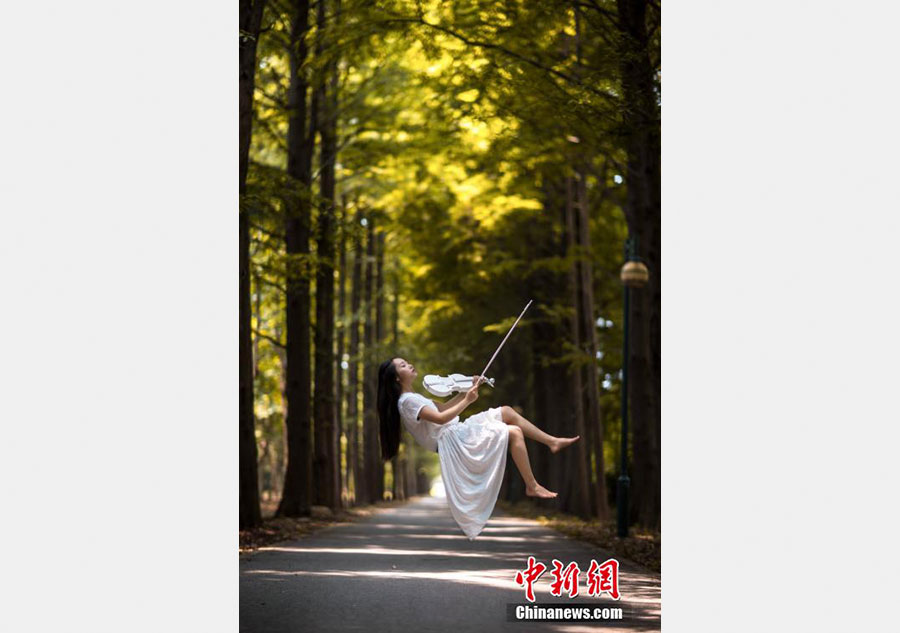 'Levitating' pole dancer