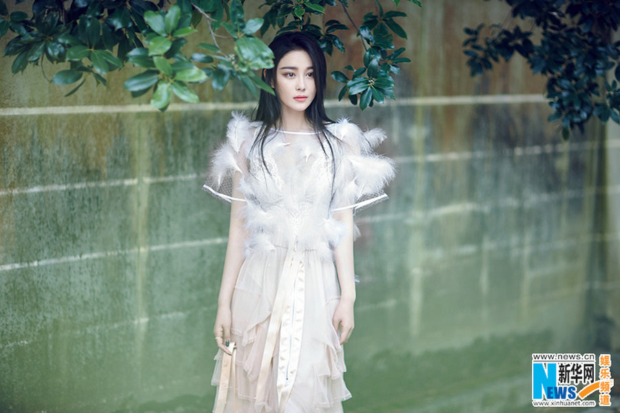 Actress Zhang Xinyu releases new fashion shots