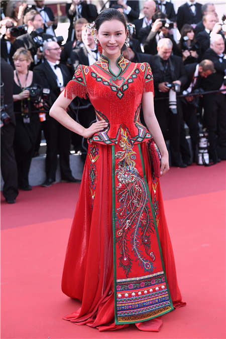 Singer shines light on Tujia tradition at Cannes festival