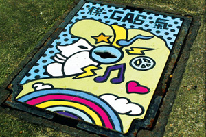 Amazing manhole cover graffitos dazzle campus