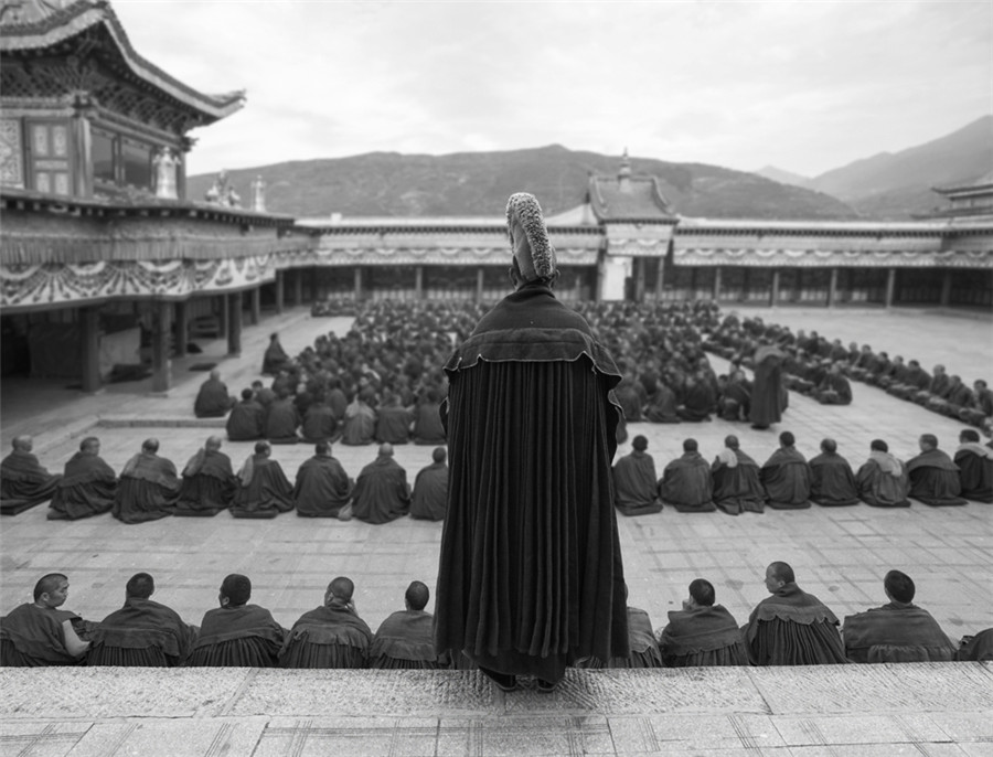 Stunning images of devout Tibetan Buddhist pilgrims