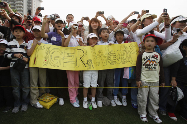 Tiger Woods never stops having fun in golf