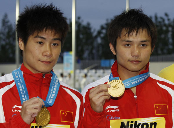 China's new pair claims 2nd diving gold at worlds