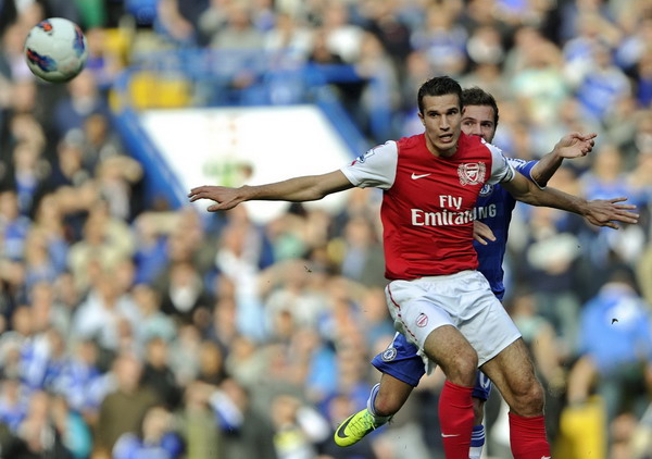 Arsenal slam five past Chelsea, City stay top