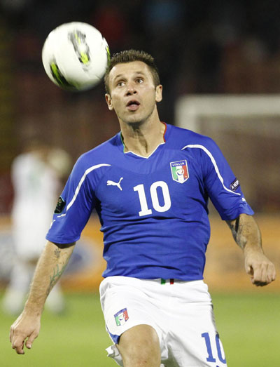 Milan's Cassano out for months, to have surgery