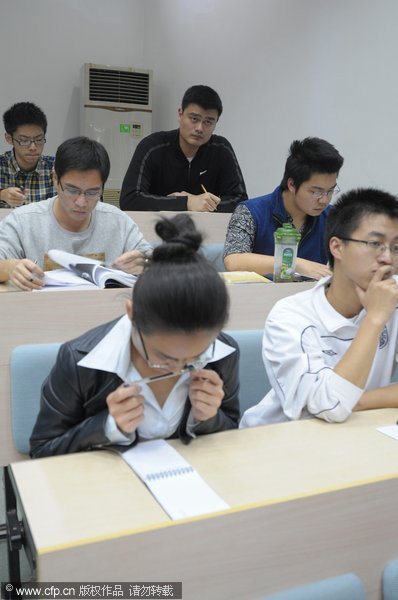 Yao Ming becomes management-school freshman