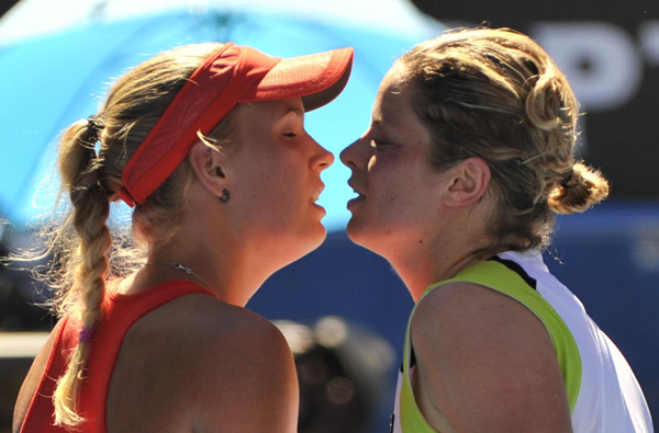 Clijsters win knocks Wozniacki off top spot