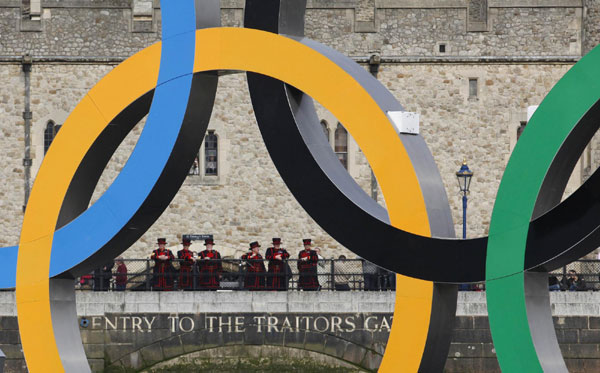 London puts rings on Thames to mark 150 days to go