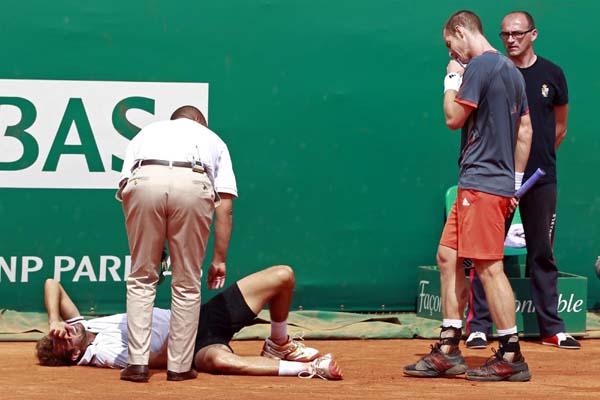 Grief-striken Djokovic battles on in Monte Carlo