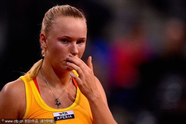 Azarenka advances in Stuttgart, Wozniacki out