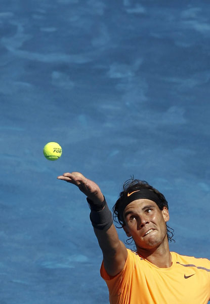 Federer edges Raonic, Nadal thrashes Davydenko