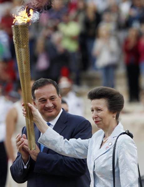 London receives flame in rainy Athens