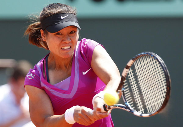 Li Na eases past first round in French Open