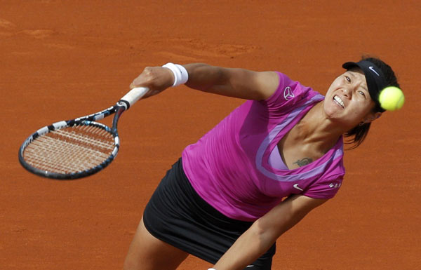 Li Na canters into third round in Paris