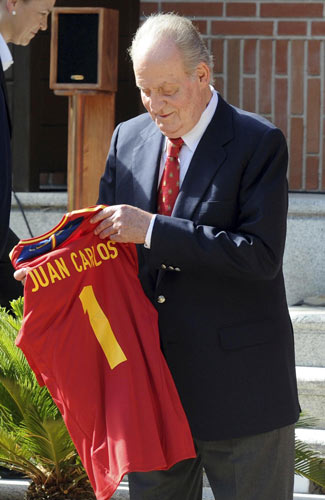 Spain players welcomed by King and Prince