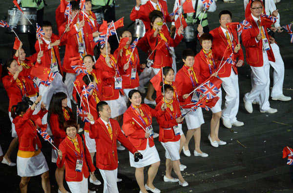 Yi Jianlian leads Chinese delegation into Olympics opening ceremony