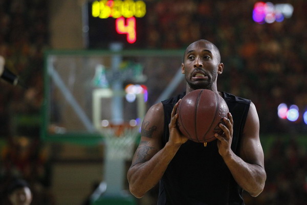 Kobe Bryant lights up charity game in Shanghai