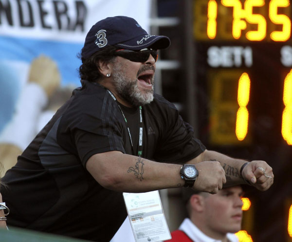 Maradona supports Argentinean players