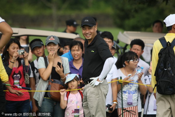 Celebrities tee off in South China golf tournament