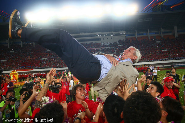 Guangzhou Evergrand defends Chinese Super League title