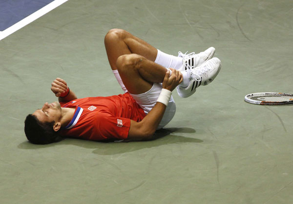 Gutsy Djokovic guides Serbia into Davis Cup semis
