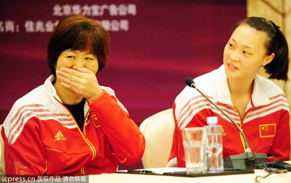 Lang Ping, Hui Ruoqi meet media before Shenzhen tournament