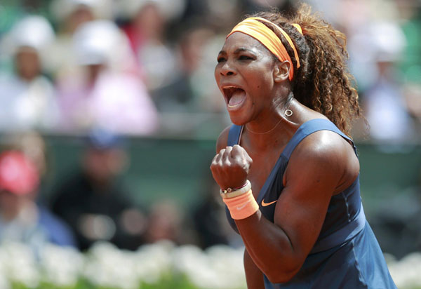 Fierce Serena crushes Vinci to reach quarters
