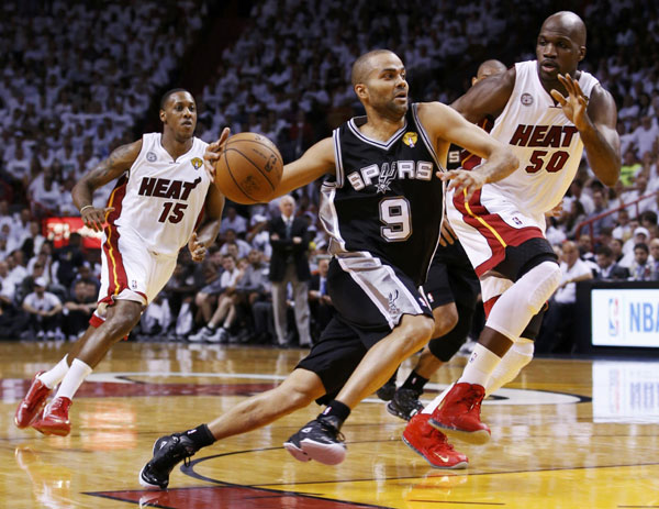 Spurs rallies to beat Heat in game one
