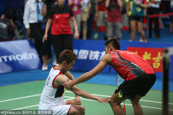 Lin Dan wins Olympic final rematch over injured Lee