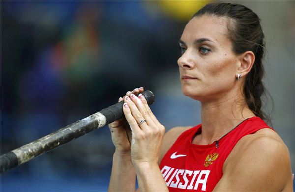Isinbaeva leads harvest day for host Russia at Moscow worlds