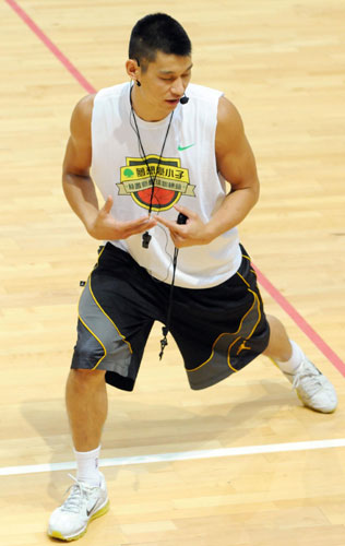 Jeremy Lin in Taiwan for charity, baketball clinics
