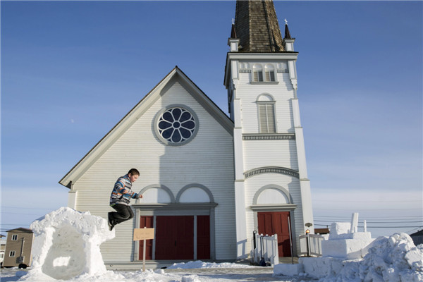 Son unseats father to win Alaska's dog sled race