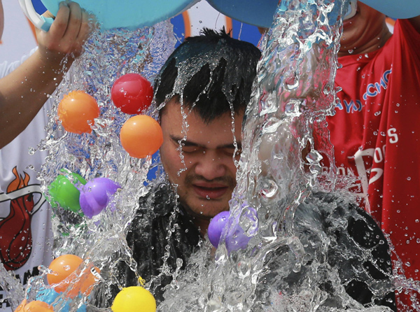 Yao Ming takes on Ice Bucket Challenge