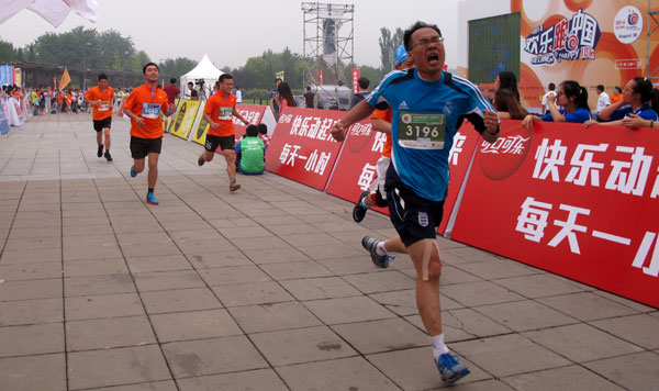Defying conditions, 3,000 runners line-up for Beijing run